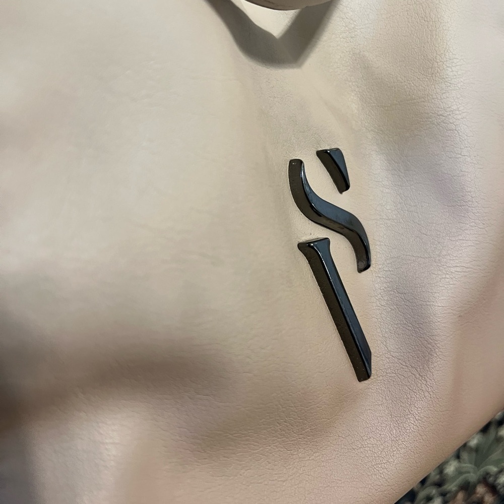 Vera Wang Elegant Cream and Black Tote - Picture 6 of 10